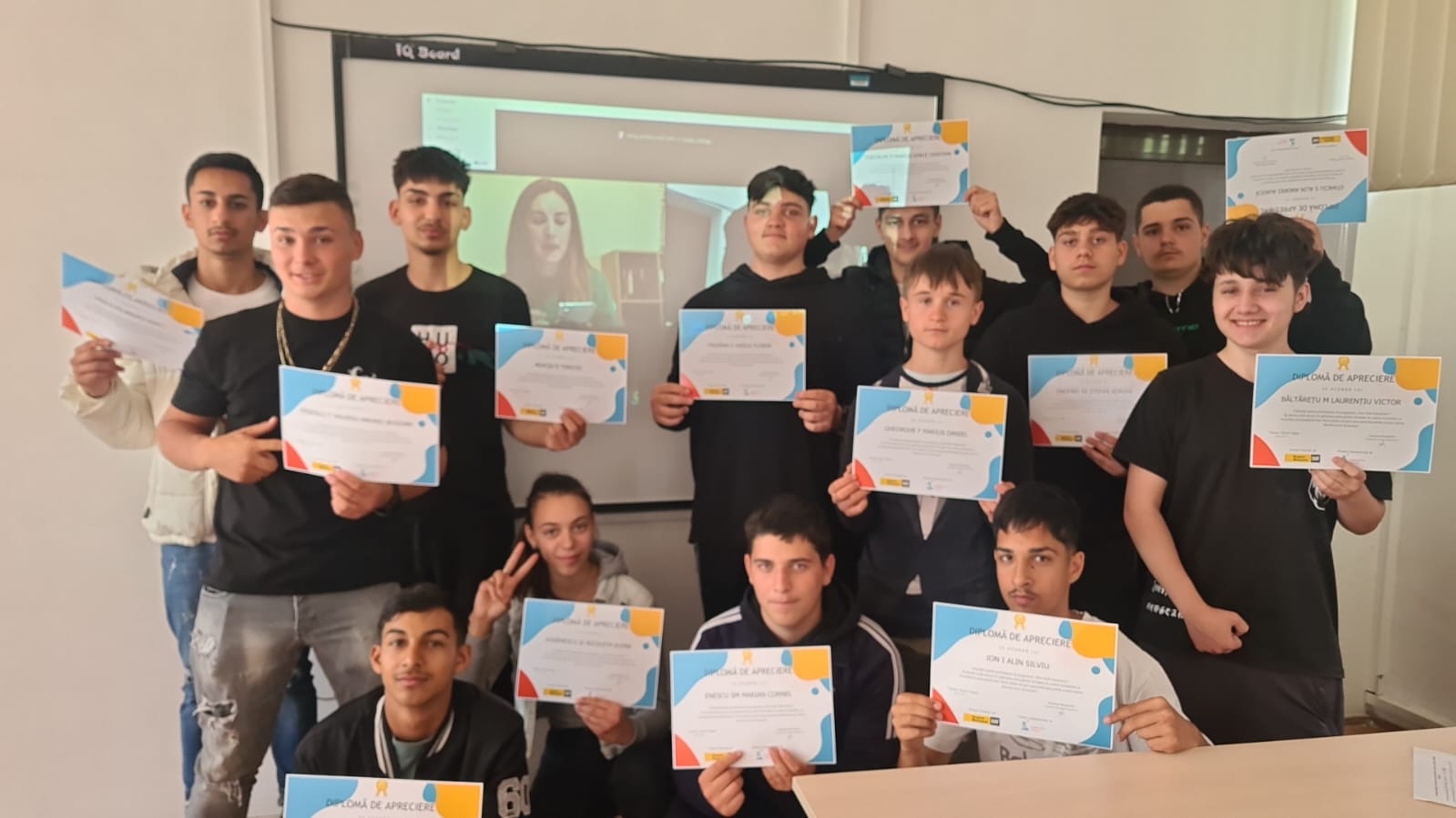 ELEVI PARTICIPANTI ÎN programul Duo Hub Education